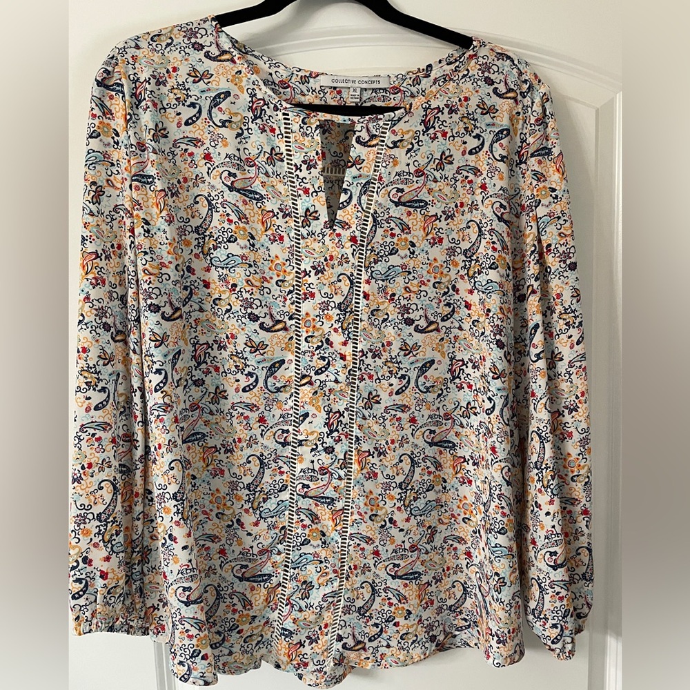 Collective Concepts Ladies XL paisley top.  NWOT. White, blue, red, yellow.